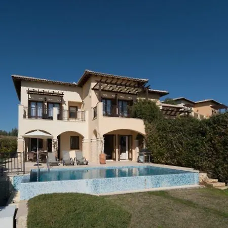 Vila “imagine You And Your Family Renting This 5 Star Villa” - Iremos Kouklia